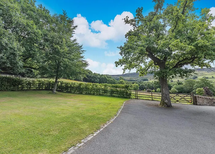 Charlesworth Lodges Glossop