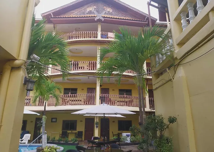 Phratamnak Inn Hotel & Guesthouse - 100 Mtr From The Beach Pattaya