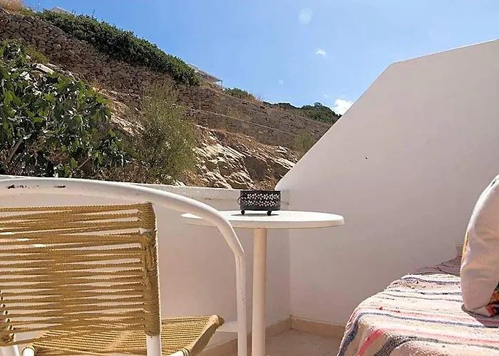 Armadoros Hotel / Ios Backpackers