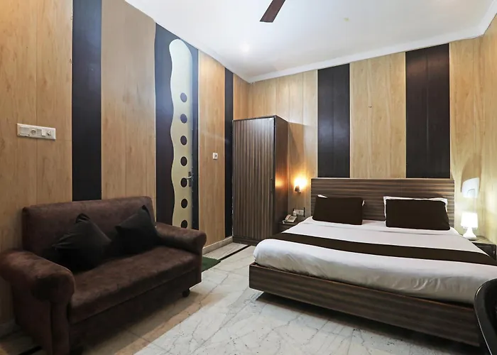 Hotel O Crown Inn Lucknow