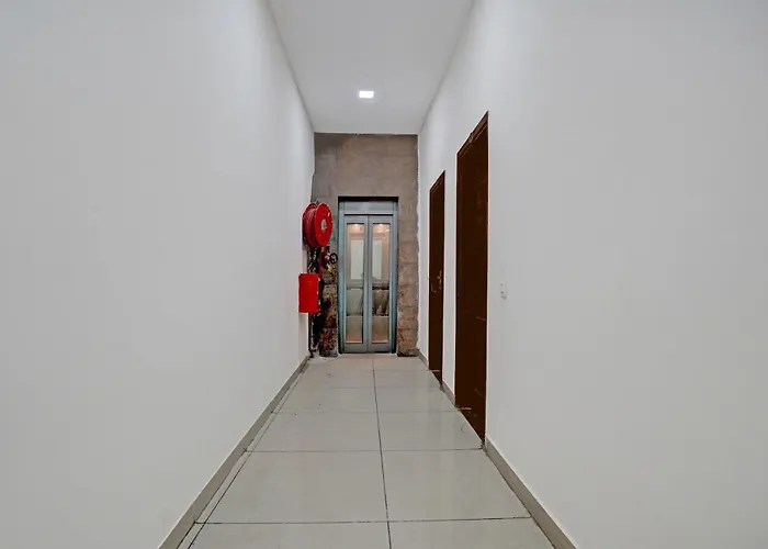 Super Collection O By Oyo Patiala Road Crossway Zirakpur Formerly Lavish
