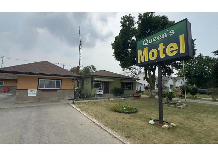 Queen'S Motel Blenheim Near Lake Erie On