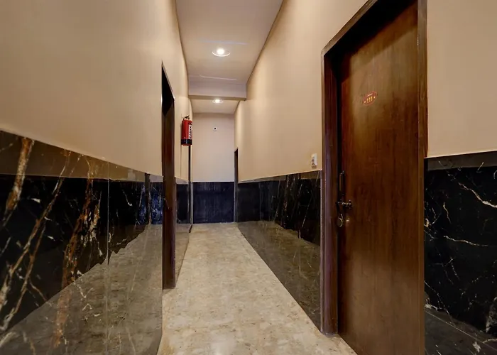 Hotel O S G Dham Vrindavan