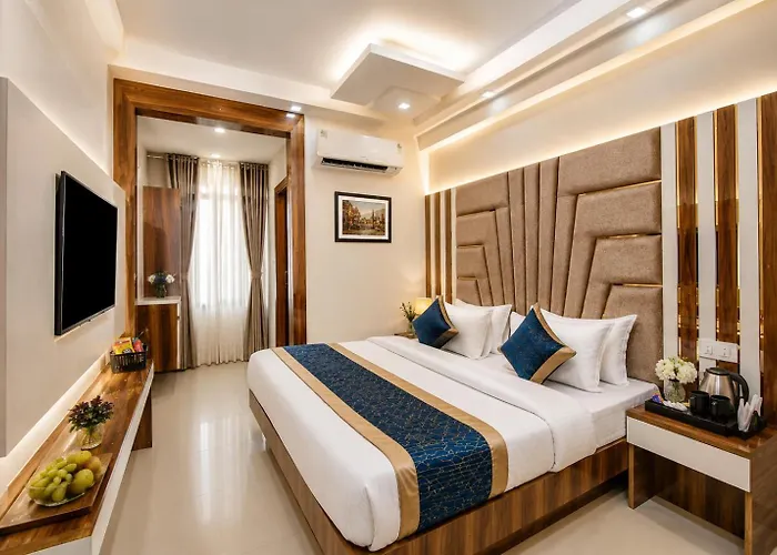 Hotel Star Villa City Centre Connaught Place - Airport Pick Up & Drop New Delhi