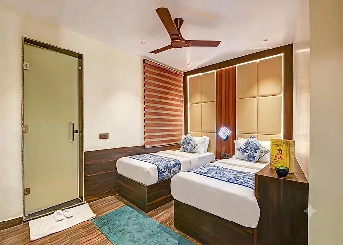 Hotel Le Grand Roof Top Restaurant - Walk-In From Rk Ashram Metro Station New Delhi