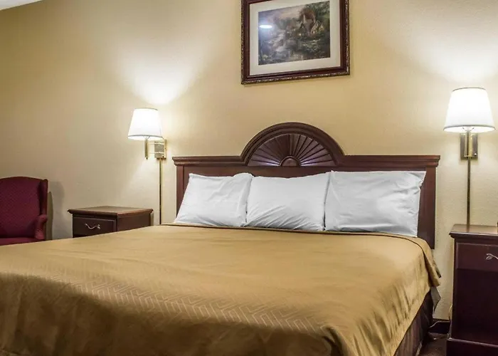 Econo Lodge Inn & Suites North Syracuse Airport Liverpool