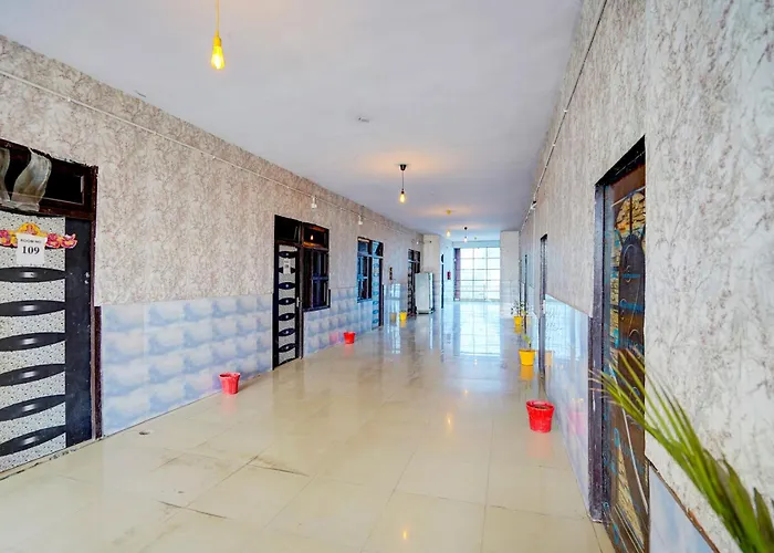 Hotel O Guru Hotel Noida