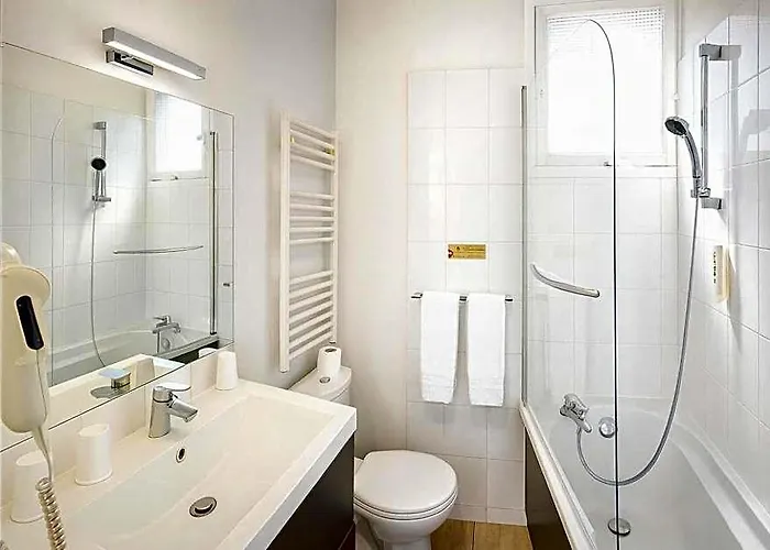 Hotel Cit'Ha'Tel Oasis D'Avignon à Villeneuve-lès-Avignon