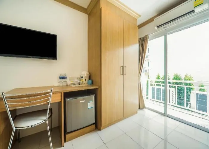 Oyo 232 Patong City Hometel