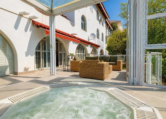 La Casa Blanca - Emmarentia, Johannesburg