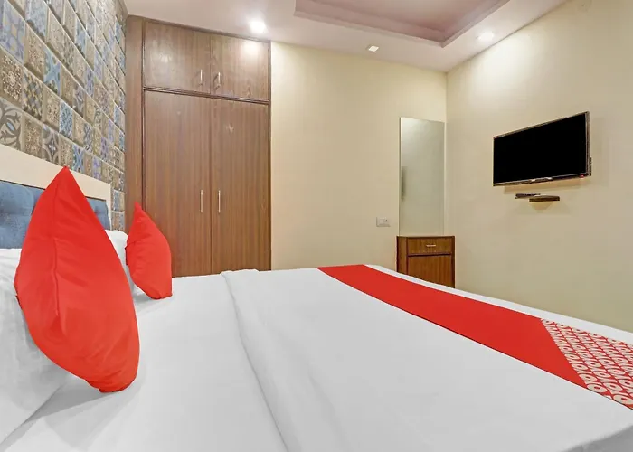Hotel O Green Palace New Delhi