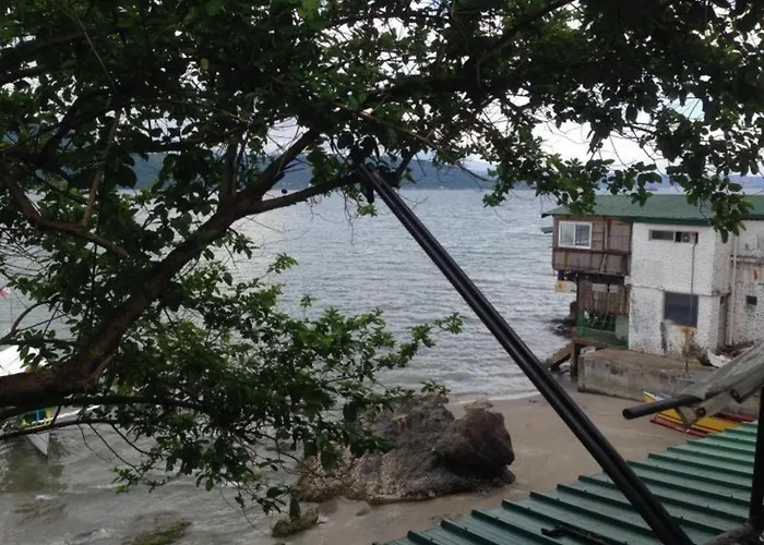 Harleys Pub And Hotel Subic