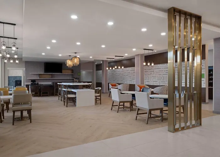 La Quinta Inn & Suites By Wyndham Tracy