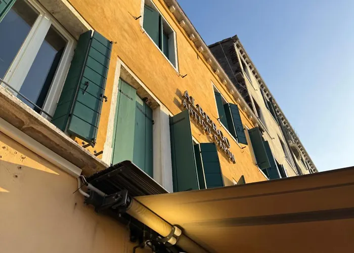 Experience Hotel Antico Capon Venice