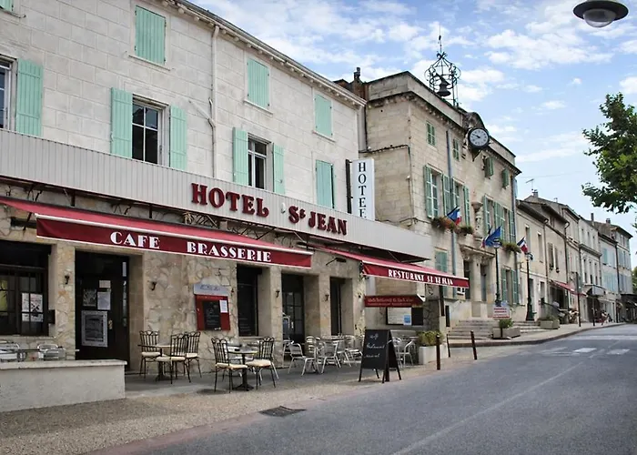 Le Saint Jean Hotel Bar Restaurant - Barbentane