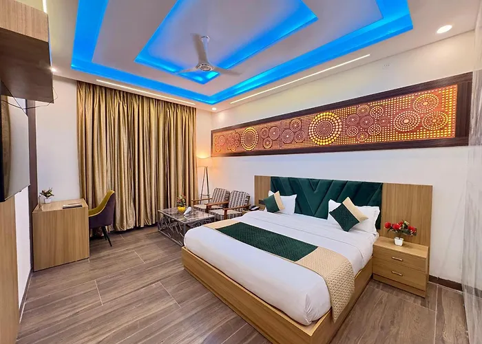 Highway Resort With Swimming Pool & Spa Gajraula