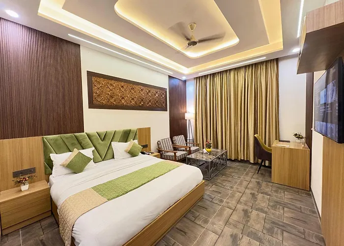 Highway Resort With Swimming Pool & Spa Gajraula