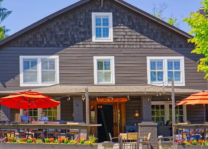 Hellbender Bed & Beverage Blowing Rock