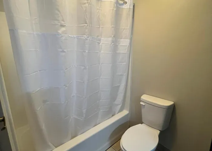 Lakewood Inn & Suites Dowagiac