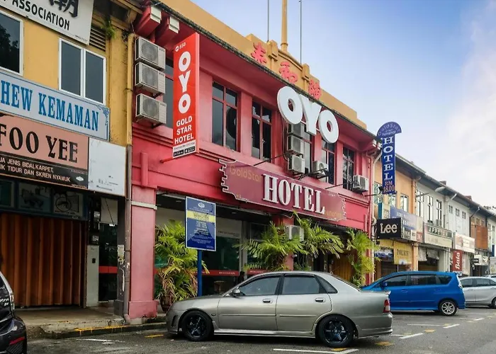 Oyo 850 Gold Star Hotel Chukai