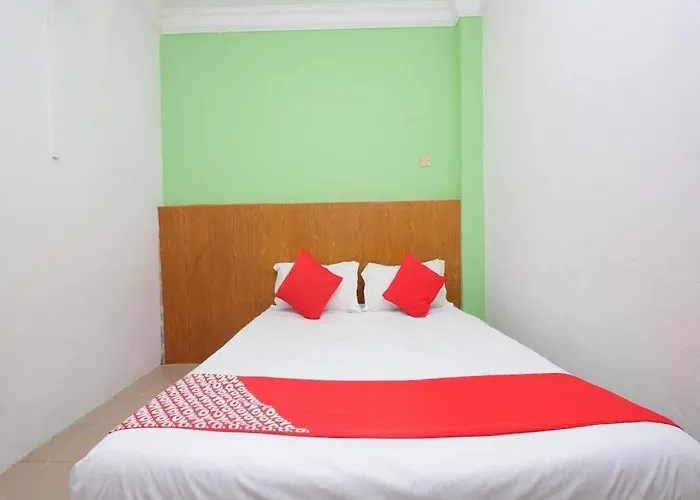 Oyo 850 Gold Star Hotel Chukai
