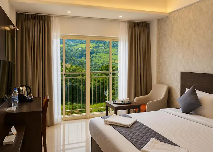 Golden Munnar Palace By Hawk Hospitality Anachal