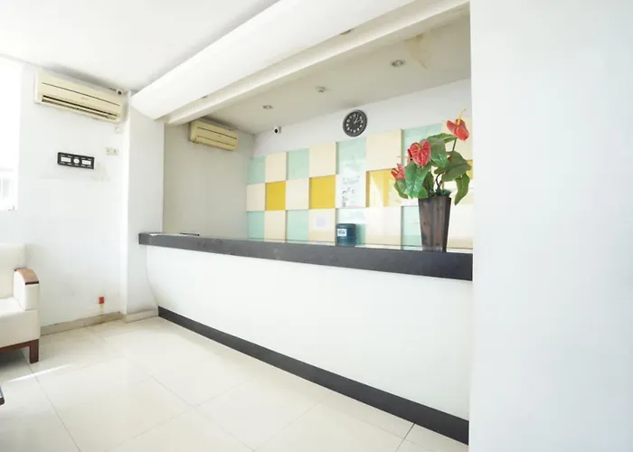 Townhouse Oak Hotel Niaga Surabaya