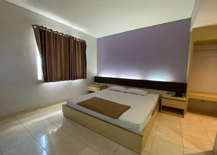 Townhouse Oak Hotel Niaga Surabaya