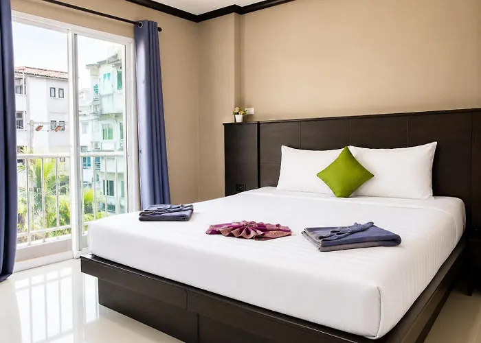 Hollywood Inn Love Patong