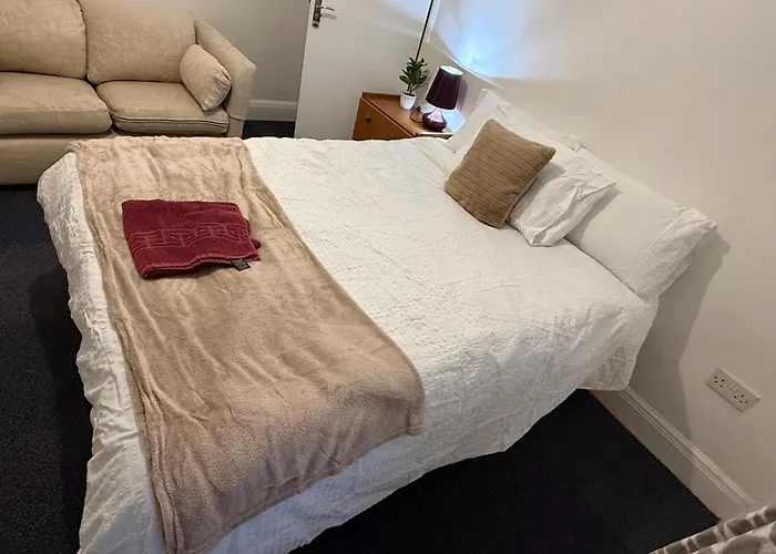 3 Cliff Road Ipswich Ip3 0At Hotel