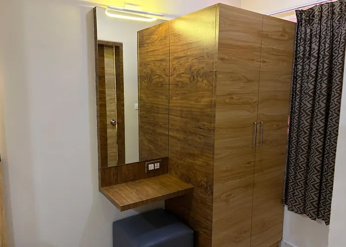 Hotel Sai Krish Grand Chettippattu