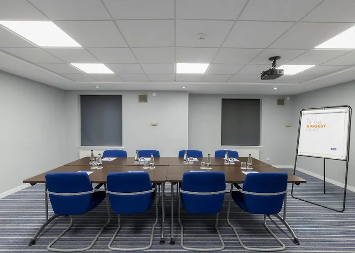 Holiday Inn Express Poole By Ihg