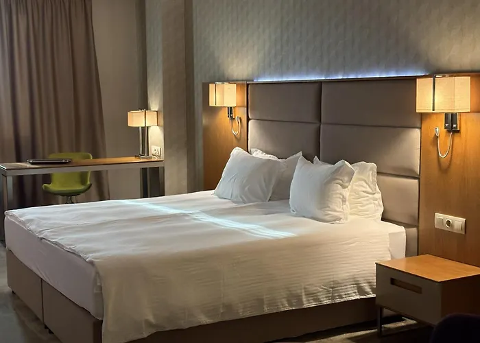Hotel Golden Tulip Warna