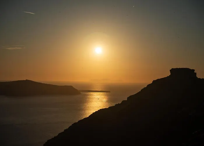 Sun Rocks Boutique Hotel - Caldera View Suites & Sunset Dining Experience Firostefani