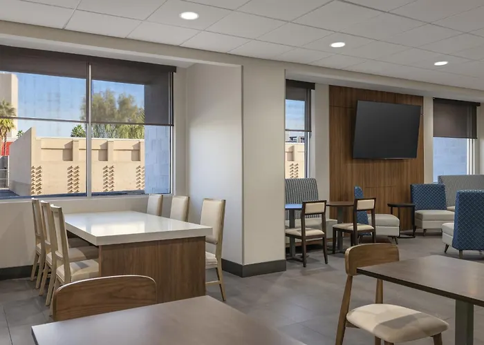 Holiday Inn Express & Suites Phoenix - Midtown, An Ihg Hotel