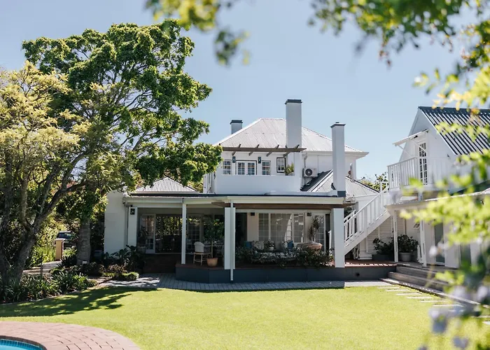 Whispering Oaks Guest House George