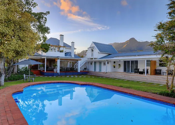 Whispering Oaks Guest House George