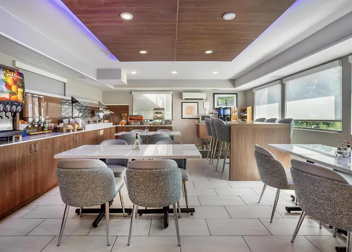 Best Western Roslyn-Long Island Hotel
