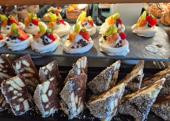 Jeravi Beach Hotel Napospart