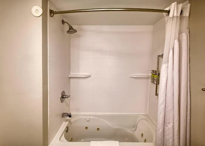 Holiday Inn Express Hotel & Suites Wake Forest - Raleigh North By Ihg