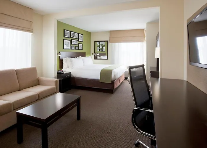 Holiday Inn Express Hotel & Suites Rogers By Ihg