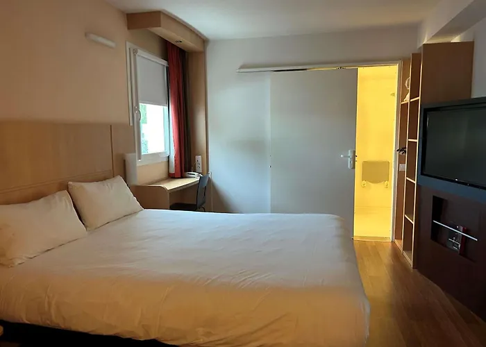 Ibis Loriol Le Pouzin Hotel