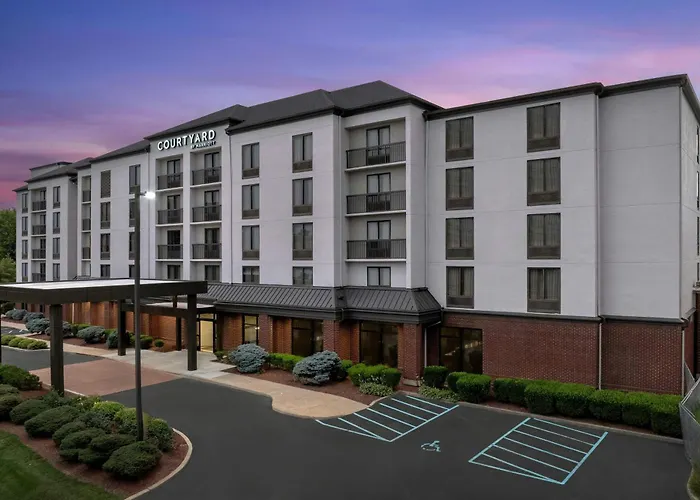 Courtyard By Marriott Bloomington Hotel