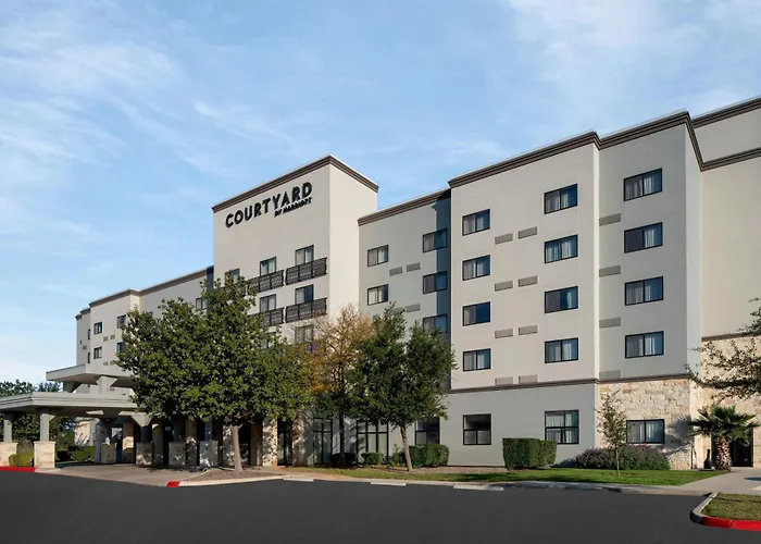 Hotel Courtyard By Marriott San Antonio Six Flags At The Rim