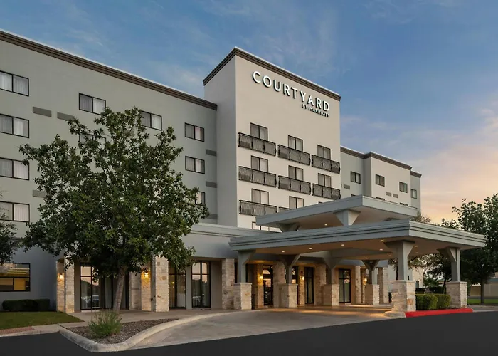 Hotel Courtyard By Marriott San Antonio Six Flags At The Rim