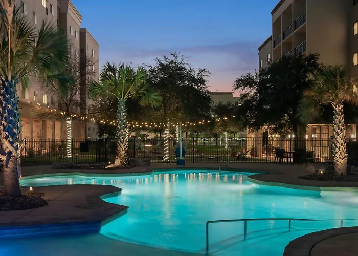 Hotel Courtyard By Marriott San Antonio Six Flags At The Rim
