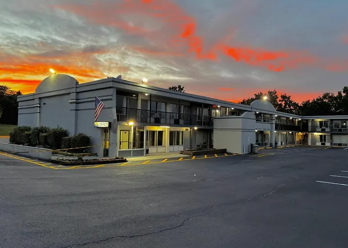 Days Inn & Suites By Wyndham Dayton North