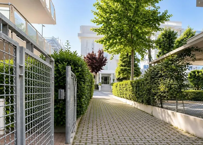 Family Hotel Antibes -50M Dal Mare - Riccione