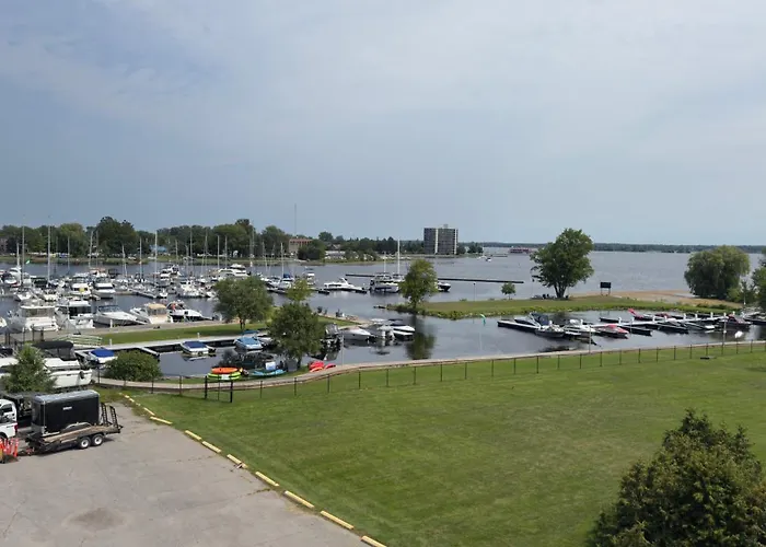 Ramada By Wyndham Belleville Harbourview Conference Center