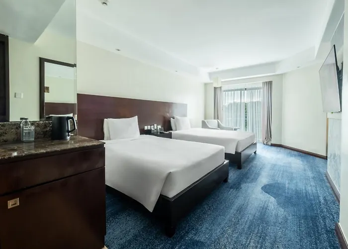 Widus Hotel Clark Clark Field